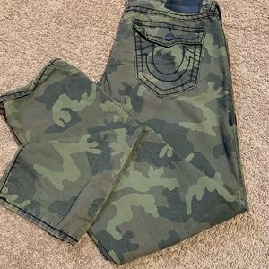 Men’s camo true religion pants